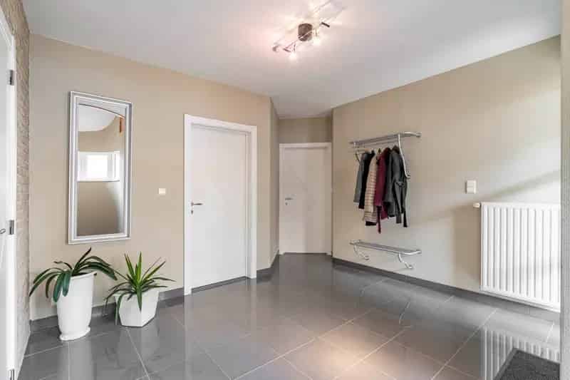 Uitstekend verzorgde vrijstaande woning met tuin op 10a 89ca, achteraan uitgevend op agrarische gebieden.