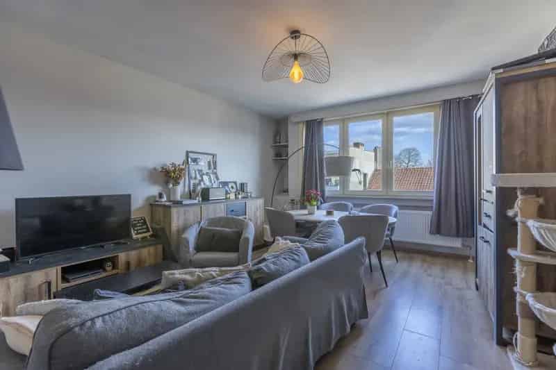 Gerenoveerd appartement met 2 slaapkamers te Anderlecht