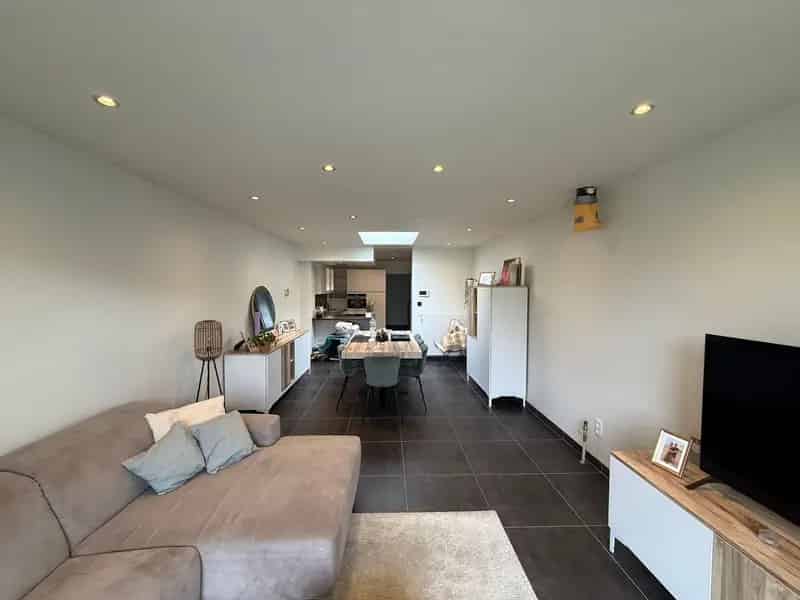BURST - Gerenoveerde rijwoning met garage.