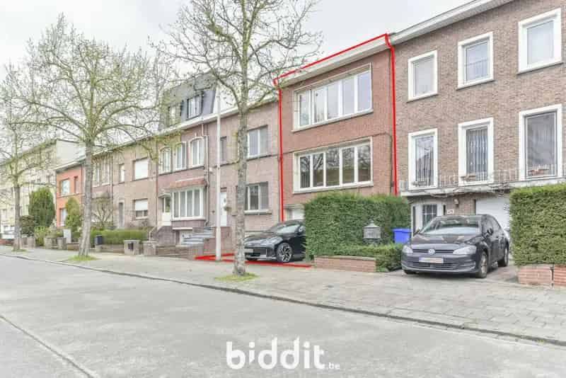 GUNSTIG GELEGEN WOONHUIS