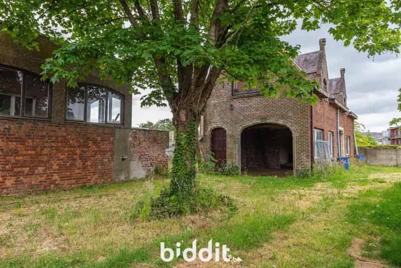 GOED GELEGEN WONING MET GROND