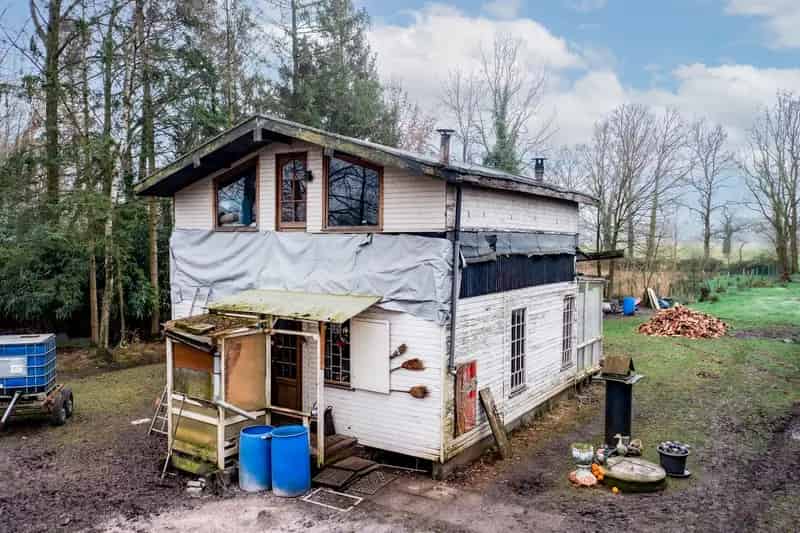 Weekendverblijf (1948m²) met achterliggend weiland (3378m²)