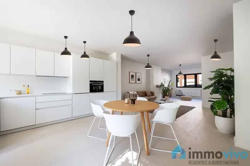 Woning met vier slaapkamers, twee badkamers en stadstuintje