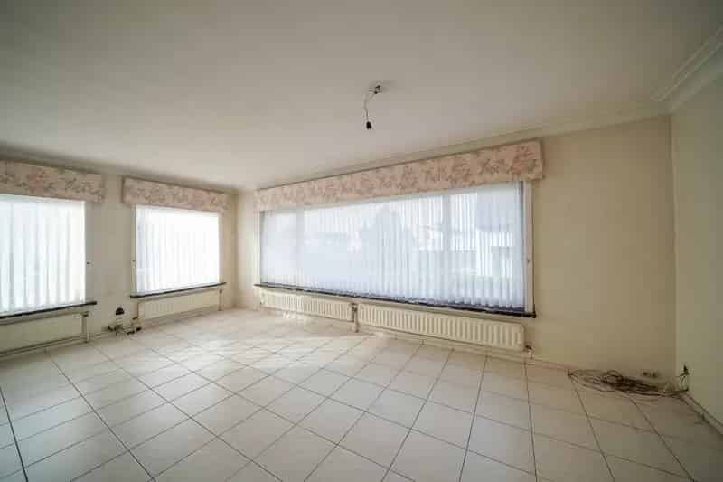 Te moderniseren woning met tuin en grote garage in Stene (Oostende)