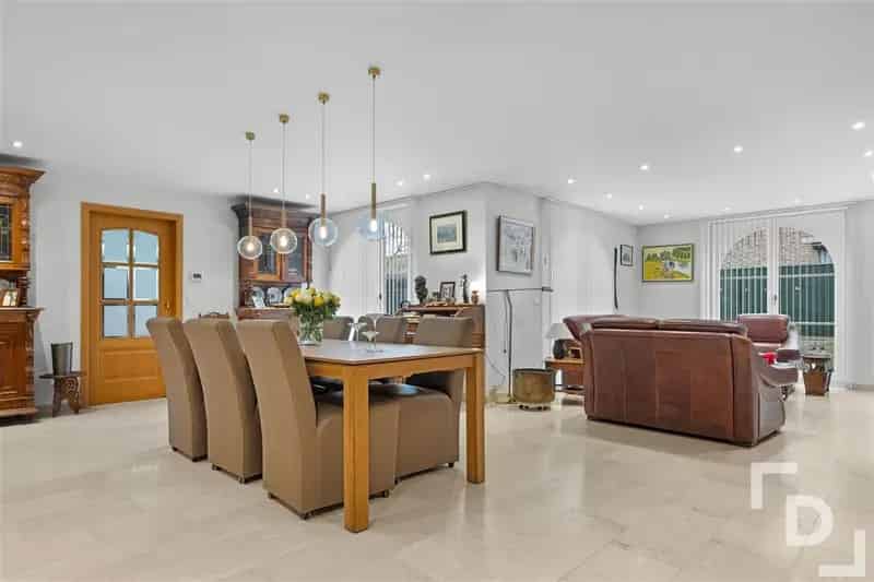 Ruime en energiezuinige villa te koop in Poperinge