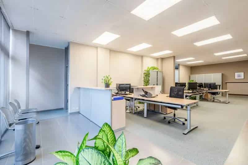 Welgelegen kantoorruimte met goede visibiliteit