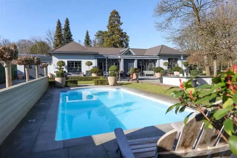 Luxe Villa met Zwembad te koop in Bokrijk