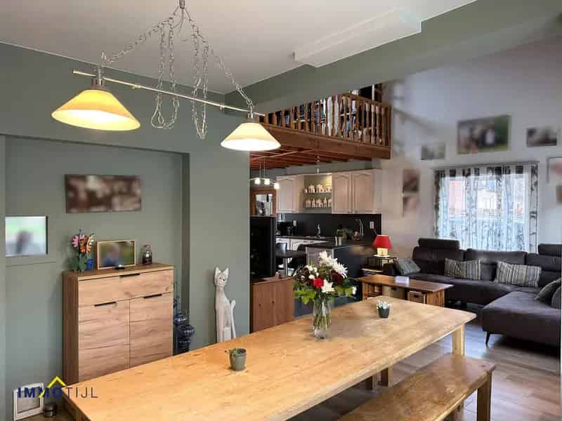 Ruime gezinswoning met 5 slpks, tuin & garage te Moorsel!