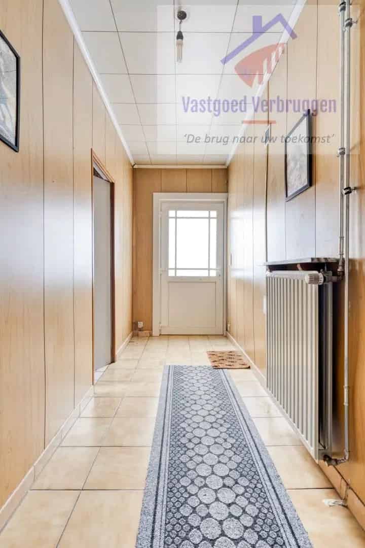 Compromis getekend - Rustig gelegen te renoveren halfopen bebouwing op ruim perceel van 16 are!
