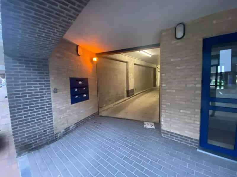 Zeer ruime garagebox op gelijkvloers in de Leopoldlaan
