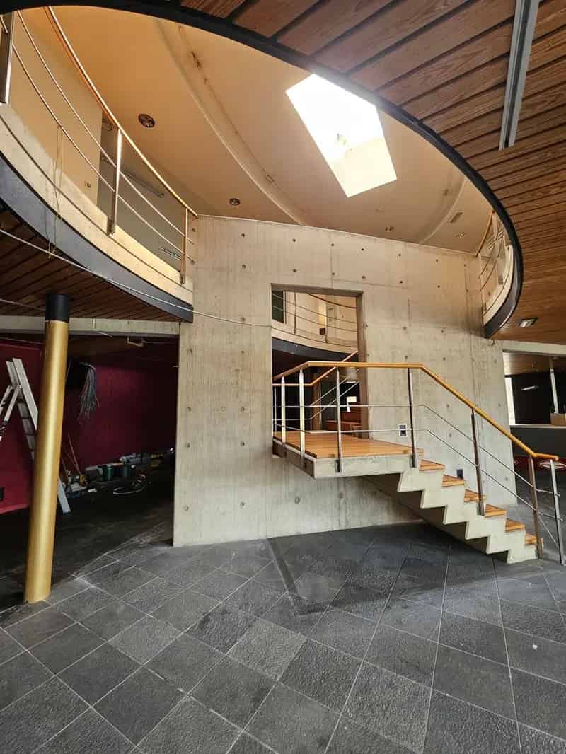 Semi-industrieel Gebouw Op Zichtlocatie