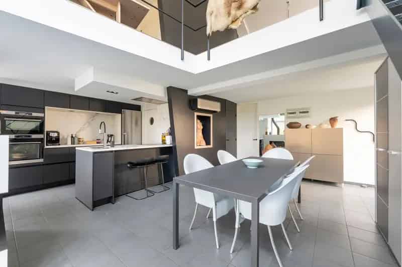 Architecturale woning met uitzonderlijke lichtinval.