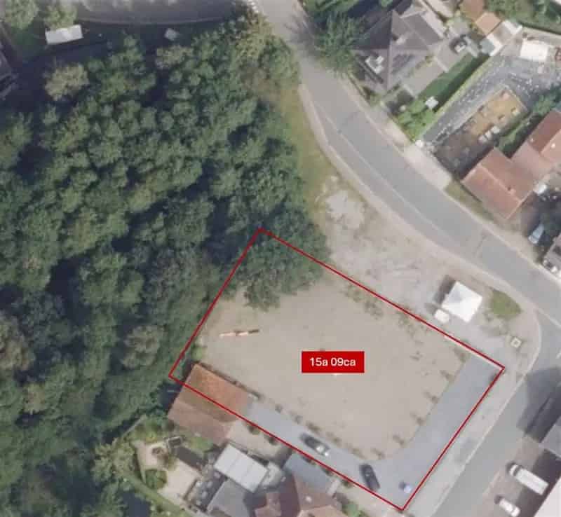 Ruim bouwperceel van 15a09ca voor een ééngezinswoning in open bebouwing – rustig gelegen met goede bereikbaarheid.