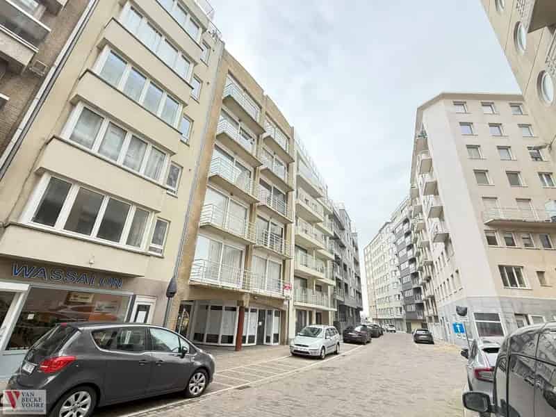 Verfijnd heringericht appartement met zicht op zee