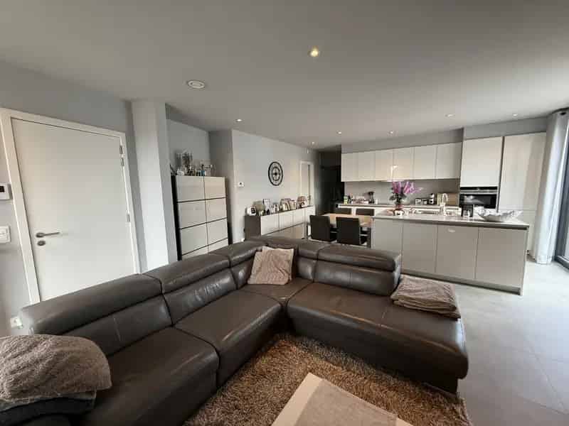 LIEDEKERKE - Luxueus appartement met staanplaats.