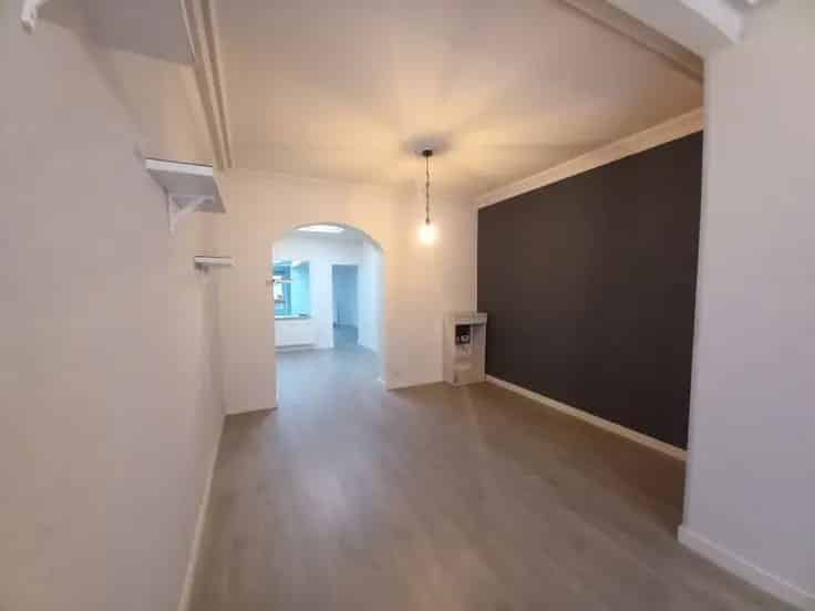 Huis Te Koop Kortrijk: Ruime 4 Slaapkamers, Gerenoveerd