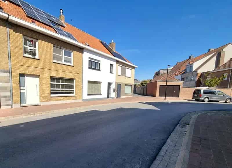Rustig gelegen, aangename woning met uitweg en garage