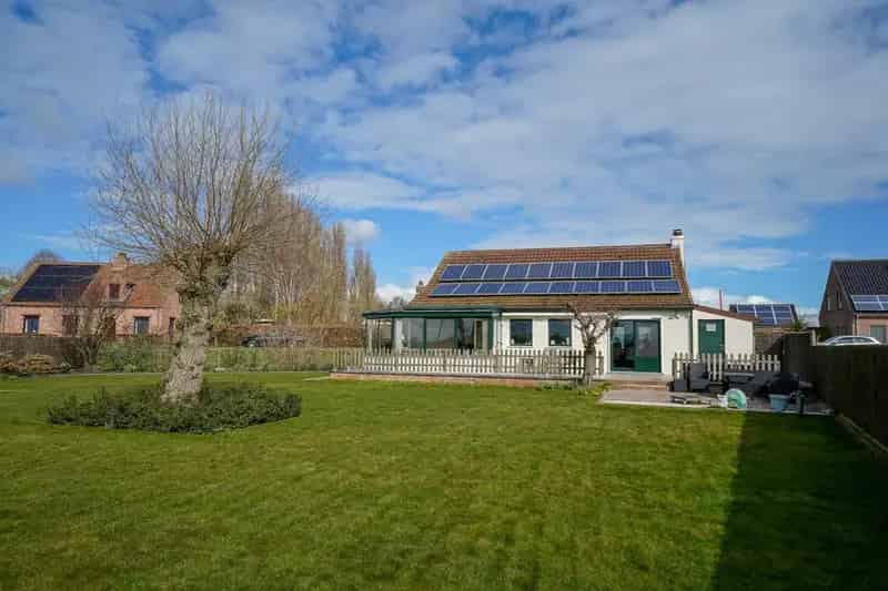 Karaktervolle woning in landelijke omgeving te Oudenburg