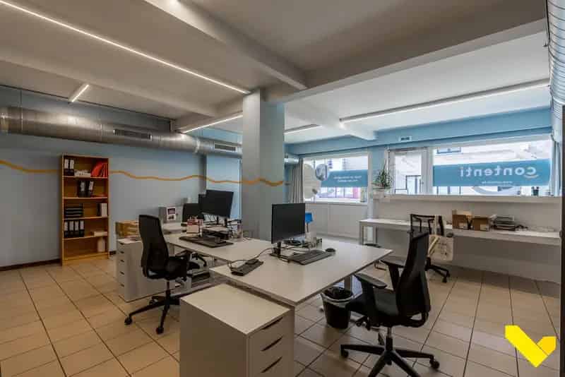 Handelspand Met Appartement In Hartje Meerhout.