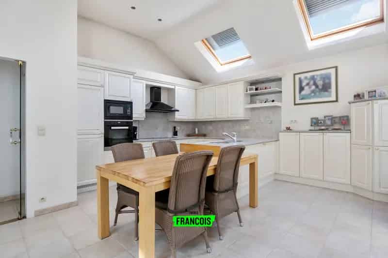 Ruim appartement met stadsterras op toplocatie in Diksmuide te koop