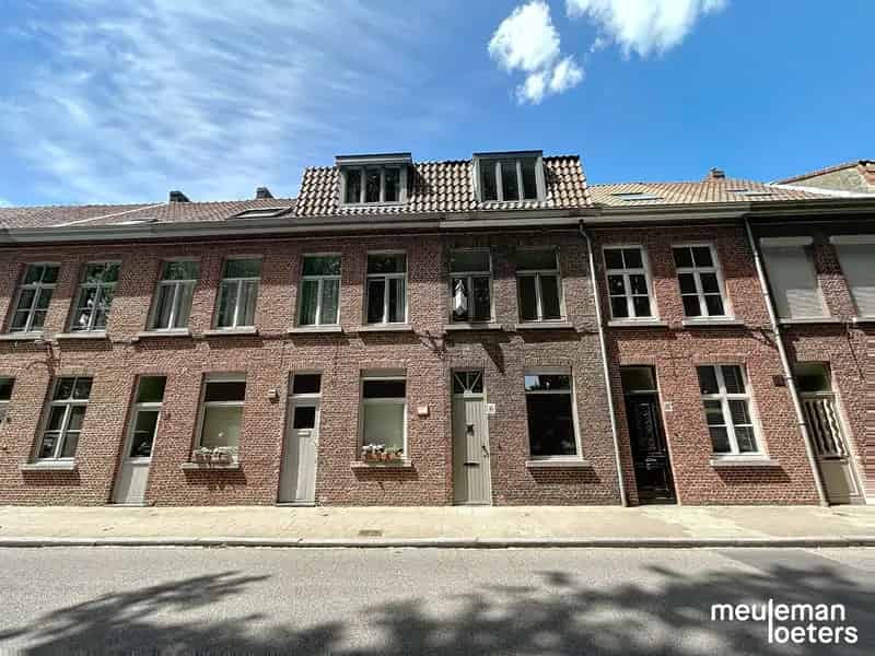 Gerenoveerde instapklare stadswoning met stadsterras