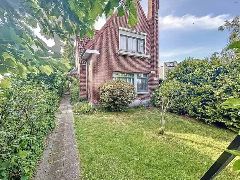 Charmante open bebouwing met ruime zonnige tuin en een aparte garage op perceel van 522m²