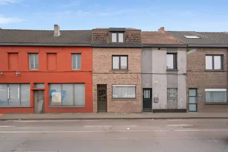 --- NIEUW --- Vlot bereikbare woning met tuin en ruime garage!