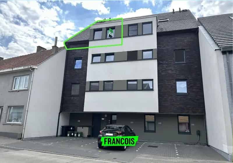 Instapklaar duplex appartement met autostaanplaats en vlotte bereikbaarheid