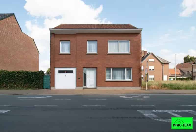 Solide op te frissen 2-gevelwoning met 4 slaapkamers