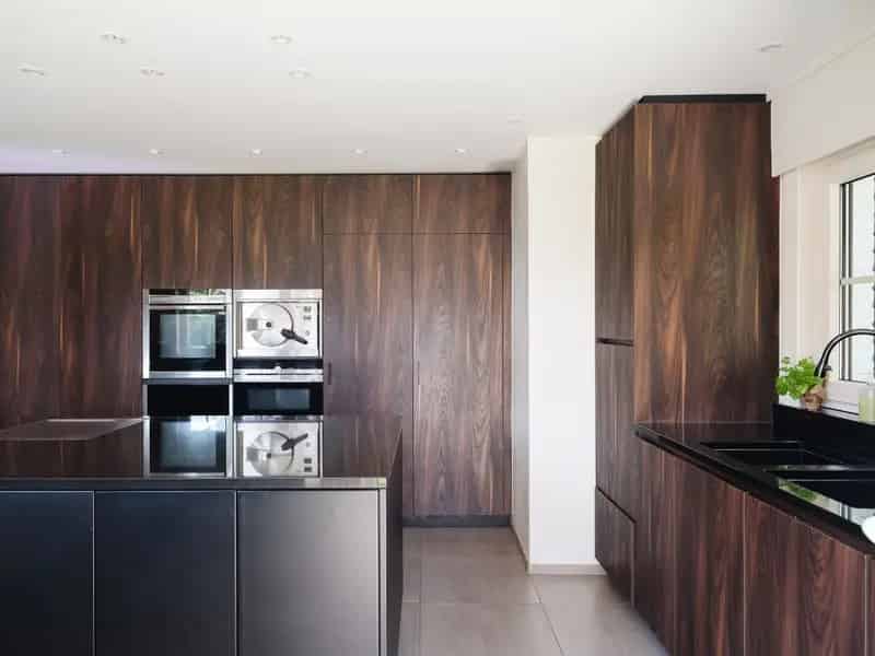 Alleenstaande Franse villa met eigen stijl en ruime tuin gelegen in de Pinte