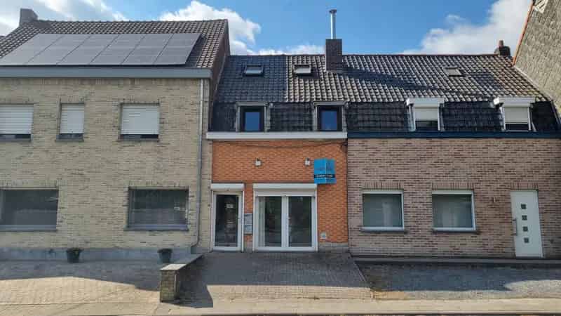 Te renoveren handelswoning met appartement