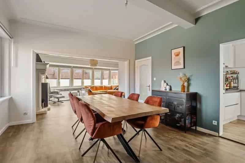 Karaktervolle gezinswoning/duplex app. met gr.inp.garage.
