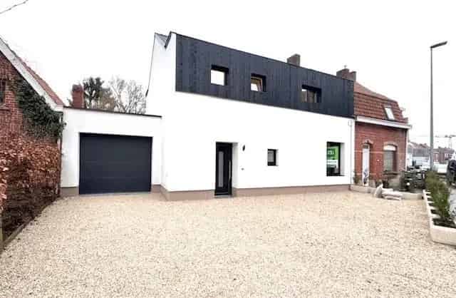 GERENOVEERDE WONING MET GROTE GARAGE
