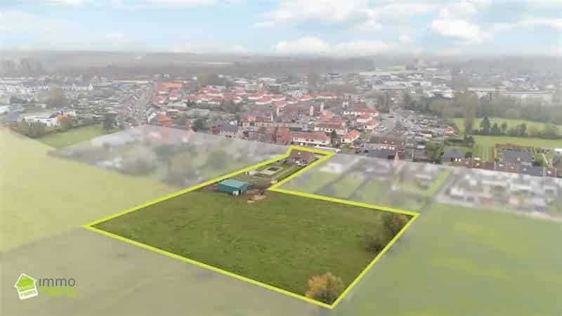 Riante villa op royaal perceel met 4 slpks en achterliggend weiland.