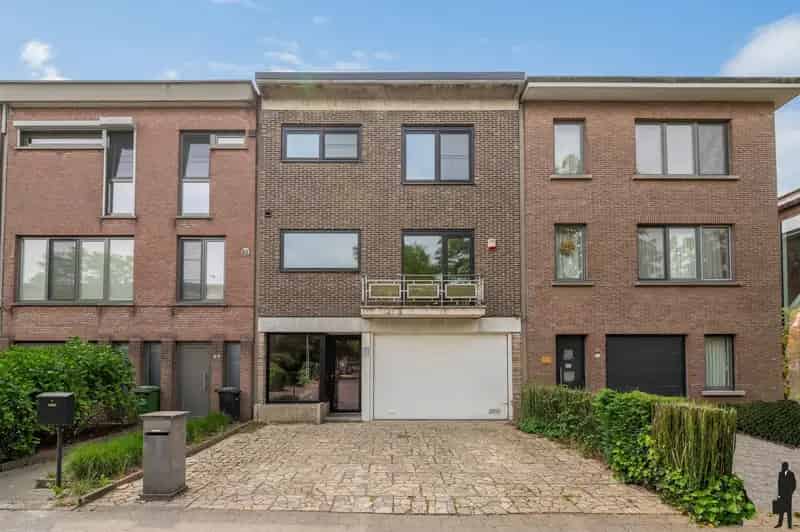Welgelegen zeer energiezuinige woning met 5 slpks en Z-tuin