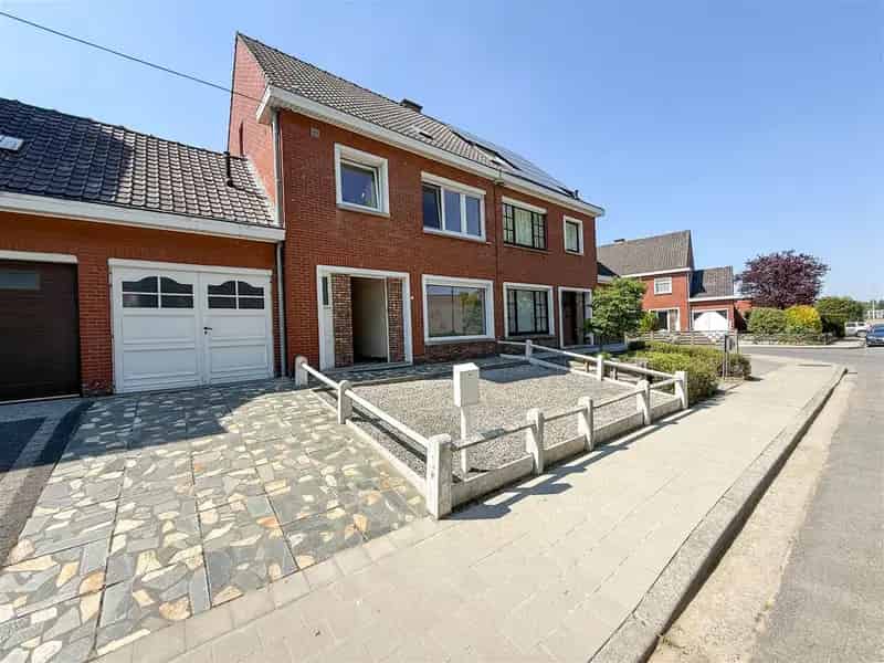 Huis te huur Aalbeke: 5 slaapkamers, tuin en garage