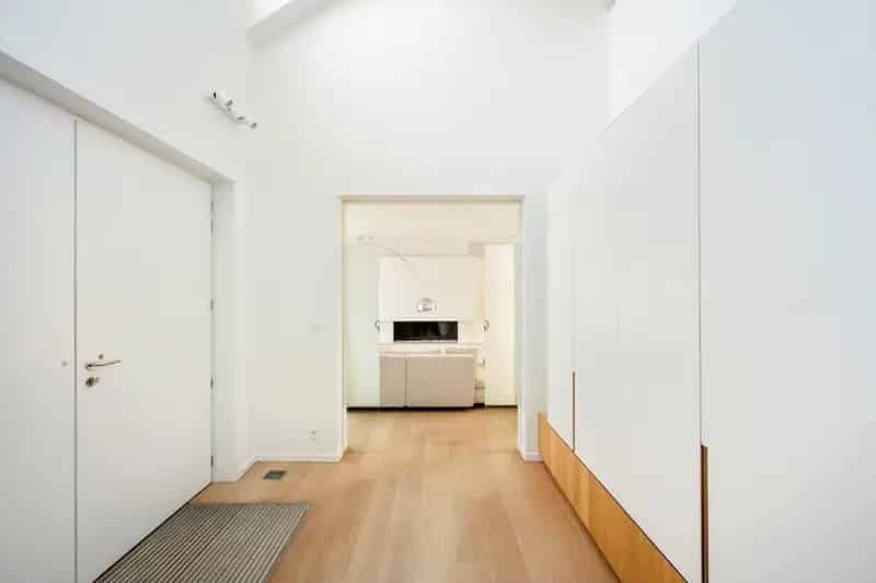 Hoogwaardige villa met bedrijfsgebouw op 3704 m².