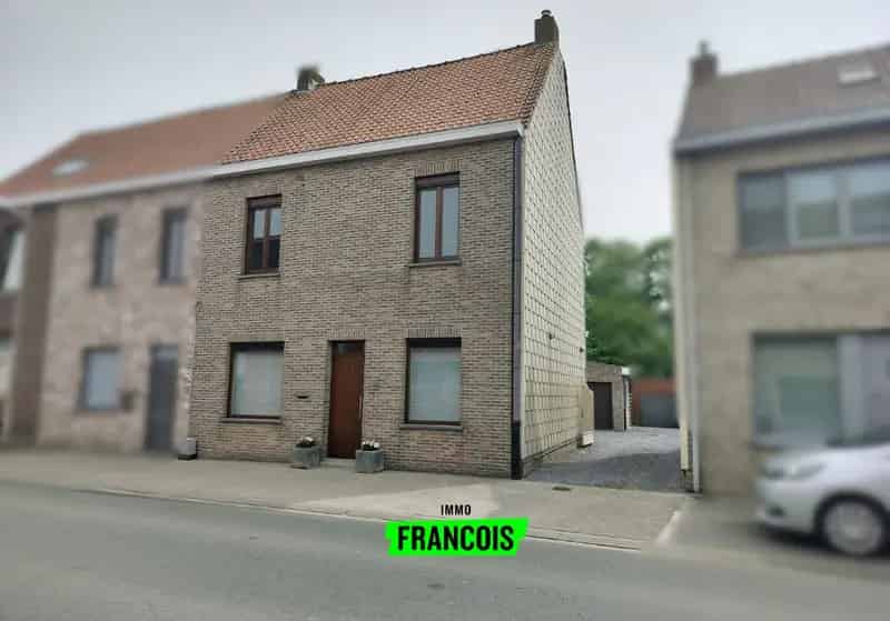 Ruime en instapklare woning met drie slaapkamers en garage in Dikkebus