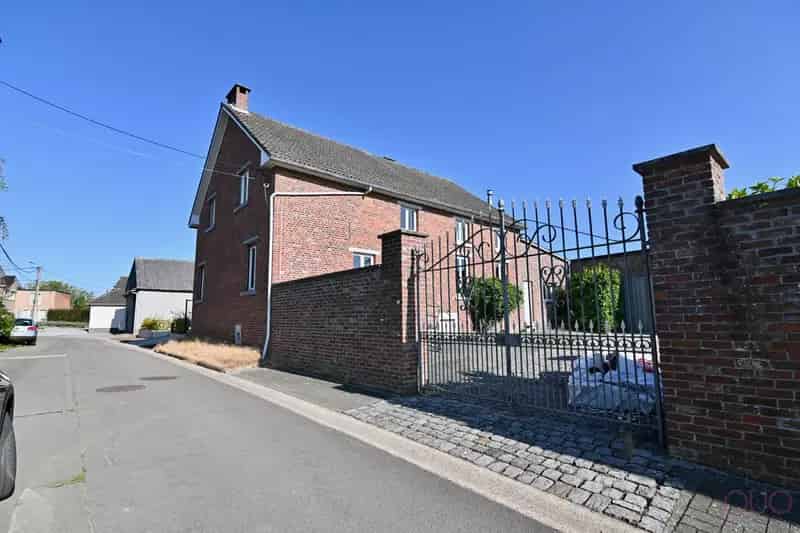 Huis te huur: Grote hoevewoning met stallen en loods