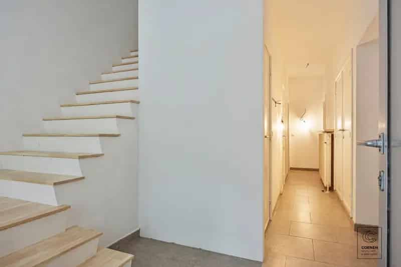 IN OPTIE!! Charmante bel-étage met 3 slpk's, een bew opp van 169 m², grote inpandige garage én gezellige stadstuin