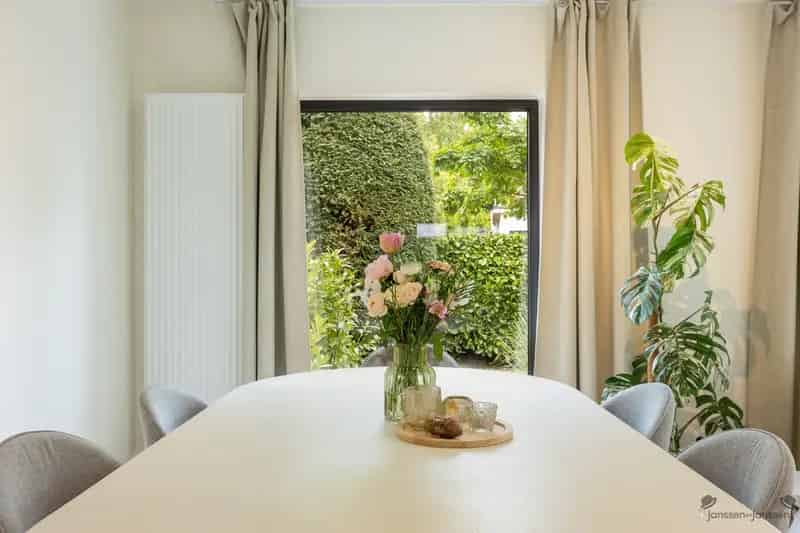 Huis te koop Schilde: Instapklare gerenoveerde woning met tuin