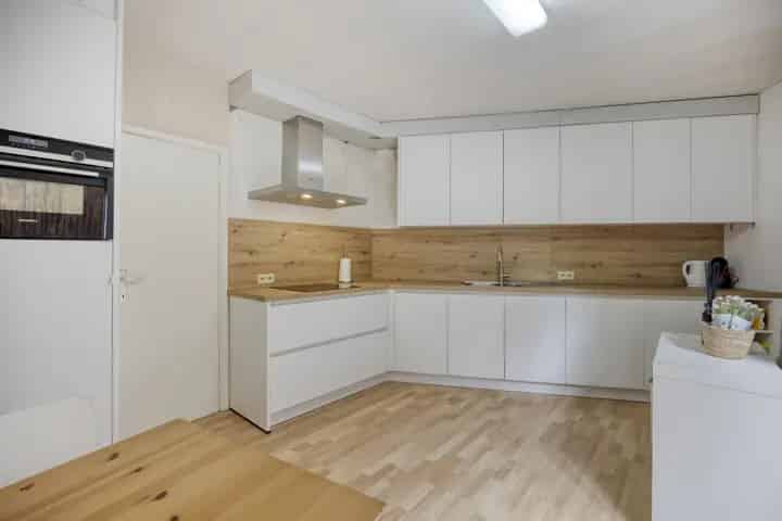 Gelijkvloers appartement te koop in Zele