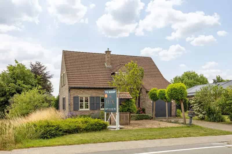 Open bebouwing met 4 slpks en grote tuin