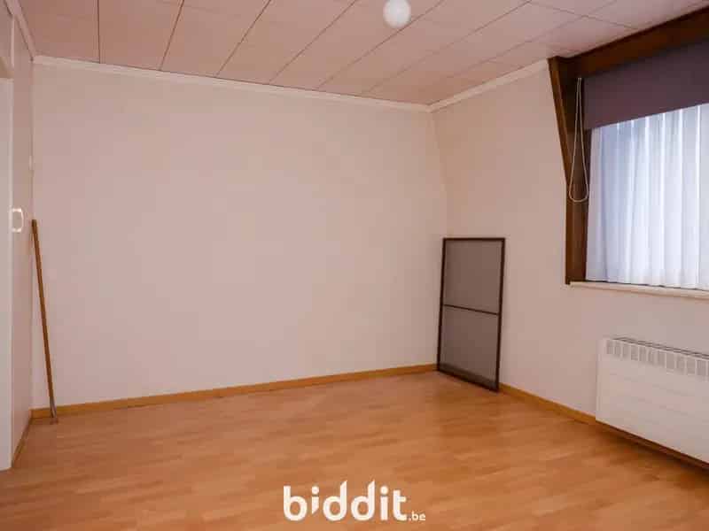OP TE KNAPPEN WONING