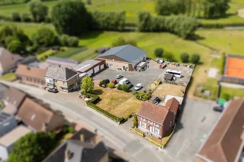 Investeringsproject op 4123 m2, 2 woningen + loods