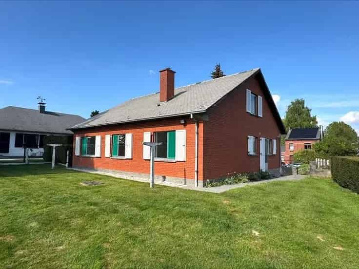 Huis Te Koop: 2 slaapkamers, garage, tuin, zuidwest