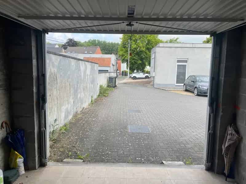 GESLOTEN GARAGEBOX TE KOOP IN MOORSEL (AALST)