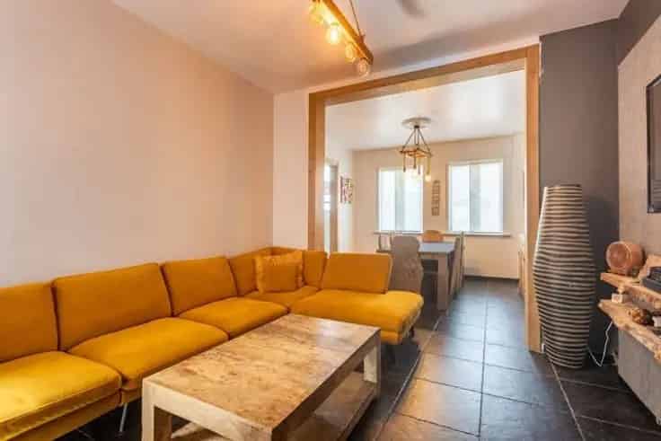 Huis Te Koop Ruime woning groene omgeving 3 slaapkamers