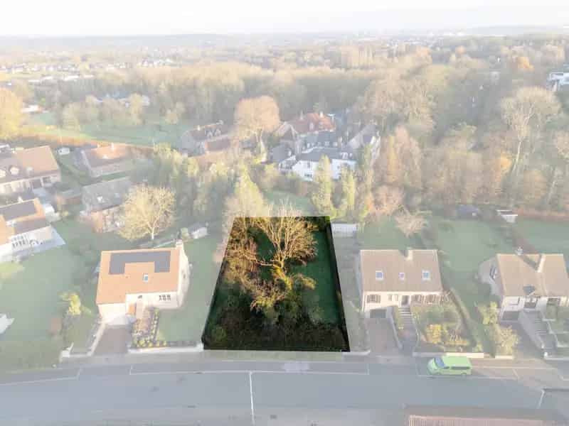 Bouwgrond van 6a 98ca voor open bebouwing