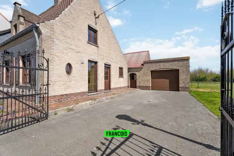Halfopen bebouwing op 1050m² te Oostvleteren.